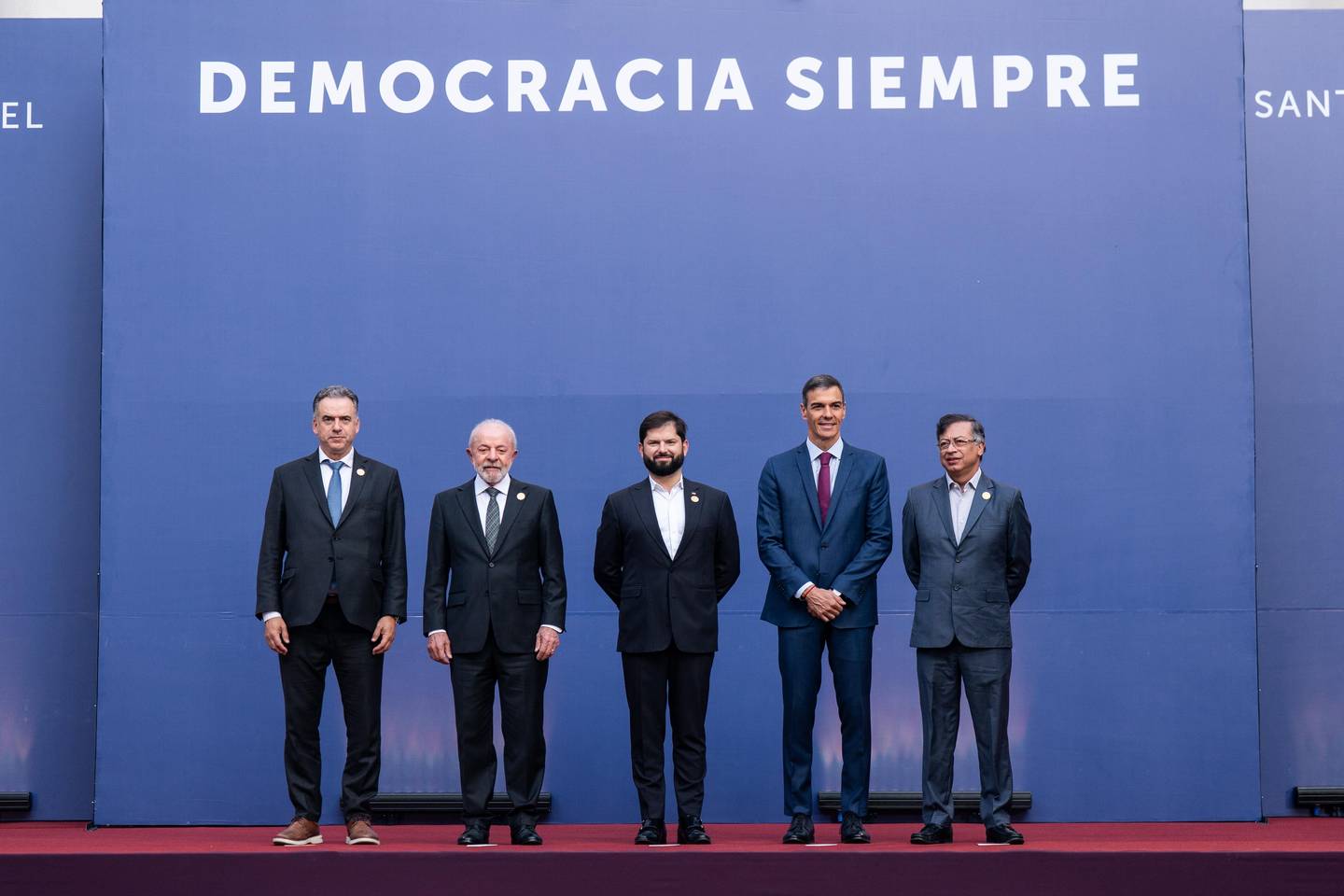 democracia-siempre.jpeg__1440x2000_q70_subsampling-2.jpg