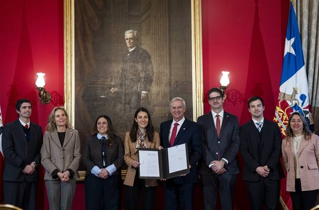 Presidente Kast y ministra de Educación en presentación de proyecto que reforma al SAE.